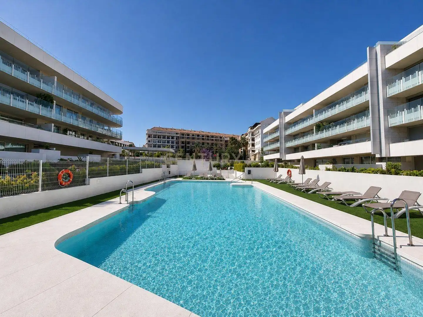Piso con piscina en venta en DS ENSANCHE SUR I 8MARBELLA (MÁLAGA) 5