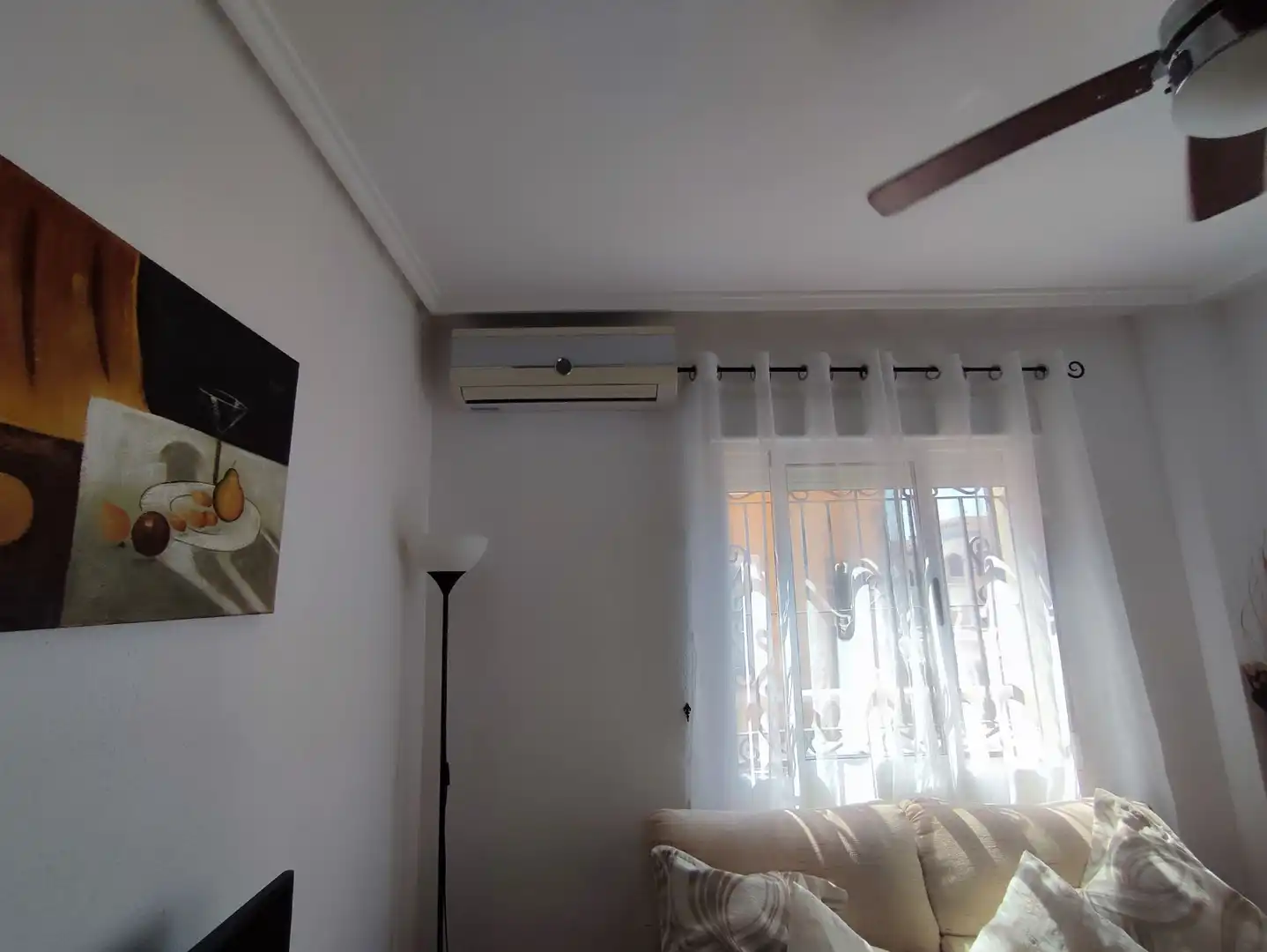 Wohnzimmer von Einfamilien-Reihenhaus zum Verkauf in Orihuela mit Klimaanlage, Terrasse und Möbliert