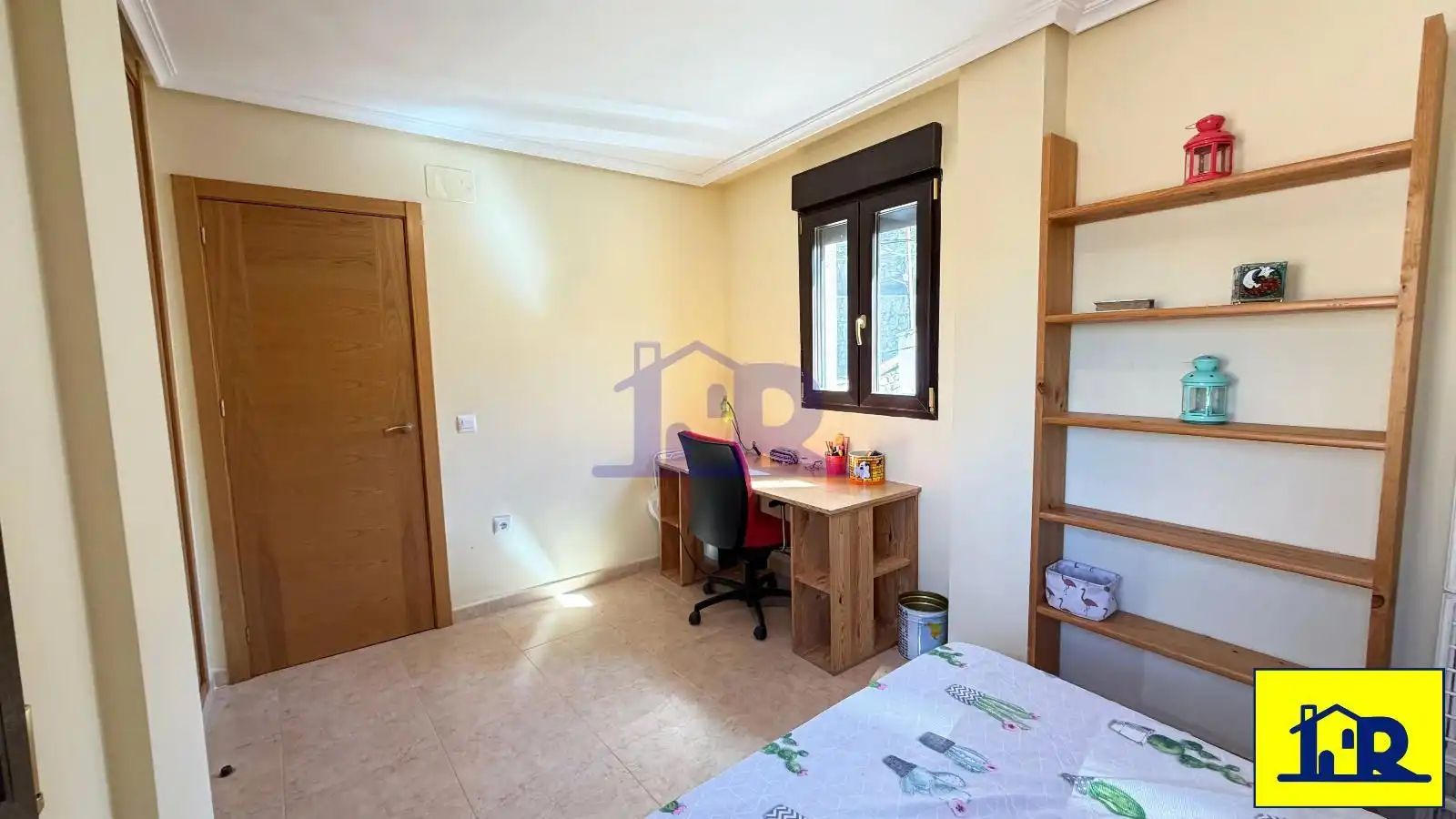 Habitación de Dúplex en venta en Cuenca con Calefacción, Trastero y Amueblado