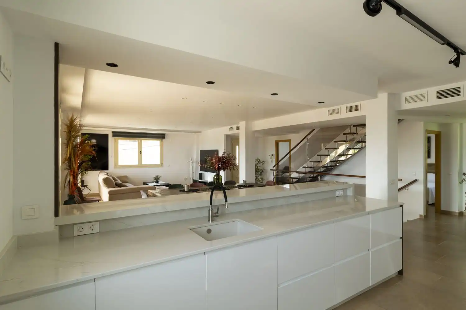 Detached house with pool for sale in Canuta
