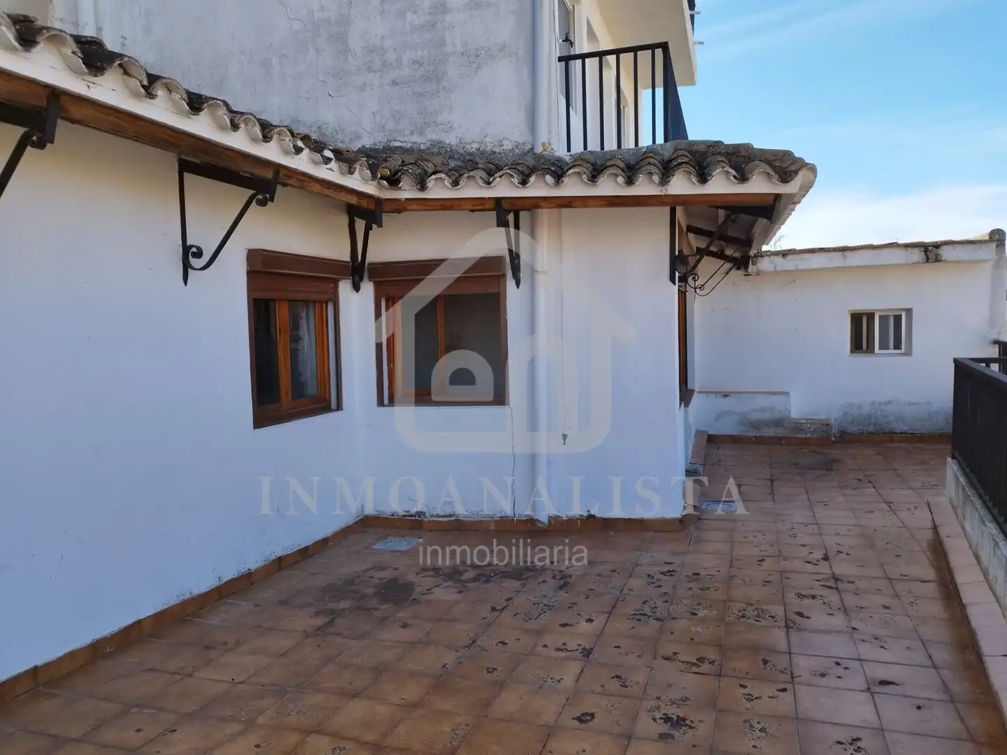 Exterior view of Houses for sale in Requena  with Terrace and Balcony
