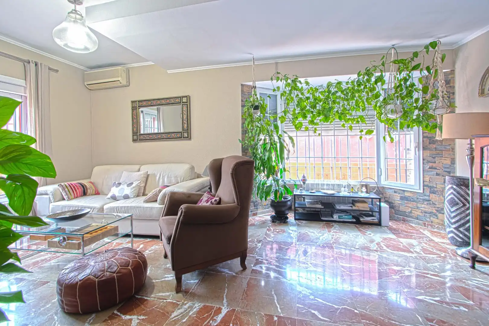 Sala de estar de Casa adosada en venta en Gines con Aire acondicionado, Jardín privado y Trastero