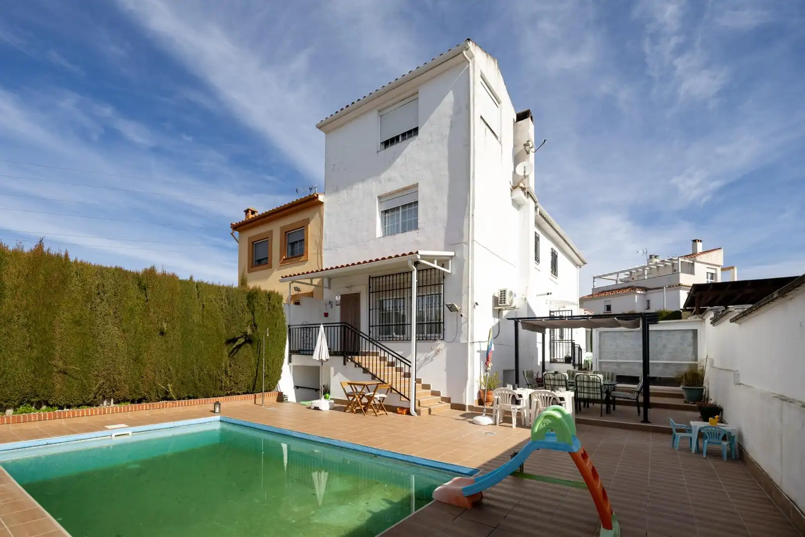 Casa pareada con terraza en venta en Calle MIMBRES UR.MONTELUZ