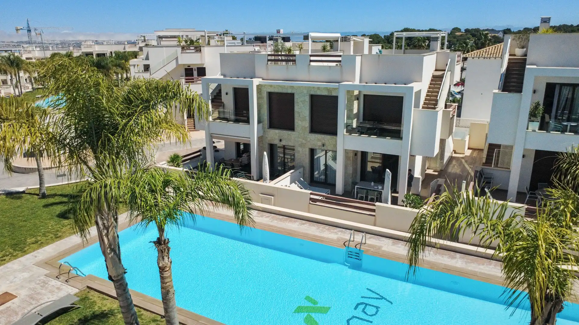 Bajo con piscina en venta en Los Balcones - Los Altos, imagen 3