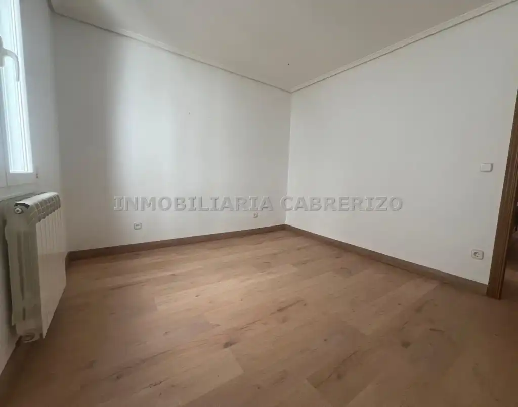 Habitación de Apartamento en venta en  Logroño con Calefacción, Parquet y Terraza