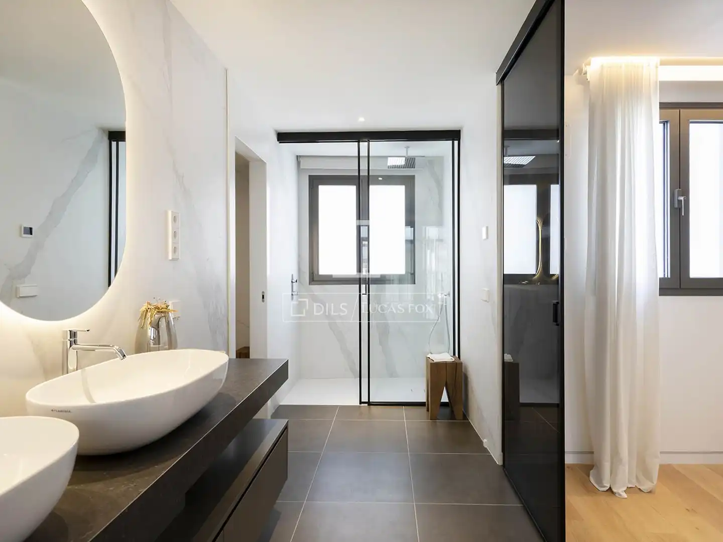 Badezimmer von Wohnung zum Verkauf in Barcelona mit Klimaanlage, Terrasse und Schwimmbad