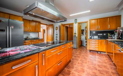 Kitchen of House or chalet for sale in Pozuelo de Alarcón  with Air Conditioner, Terrace and Swimming Pool