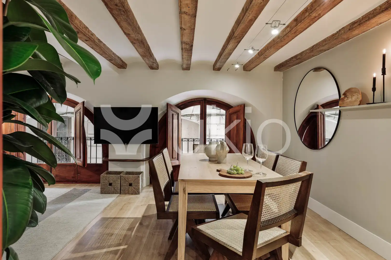 Comedor de Apartamento de alquiler en Barcelona con Aire acondicionado, Calefacción y Amueblado