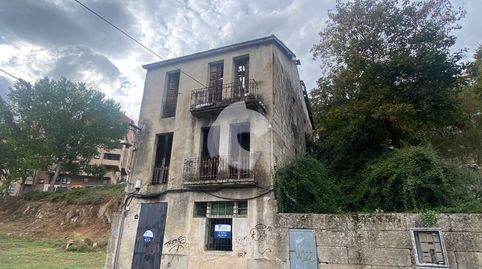 Vivienda unifamiliar en el Veintiuno. Necesita reforma integral, distribuida en planta baja y dos altura.  Parcela lateral y parte