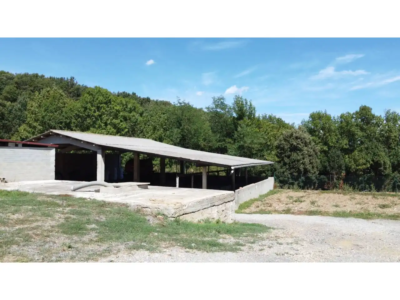 Vista exterior de Finca rústica en venda en La Vall d'en Bas amb Calefacció, Jardí privat i Terrassa