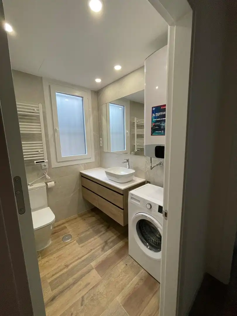 Baño de Piso de alquiler en Madrid con Aire acondicionado