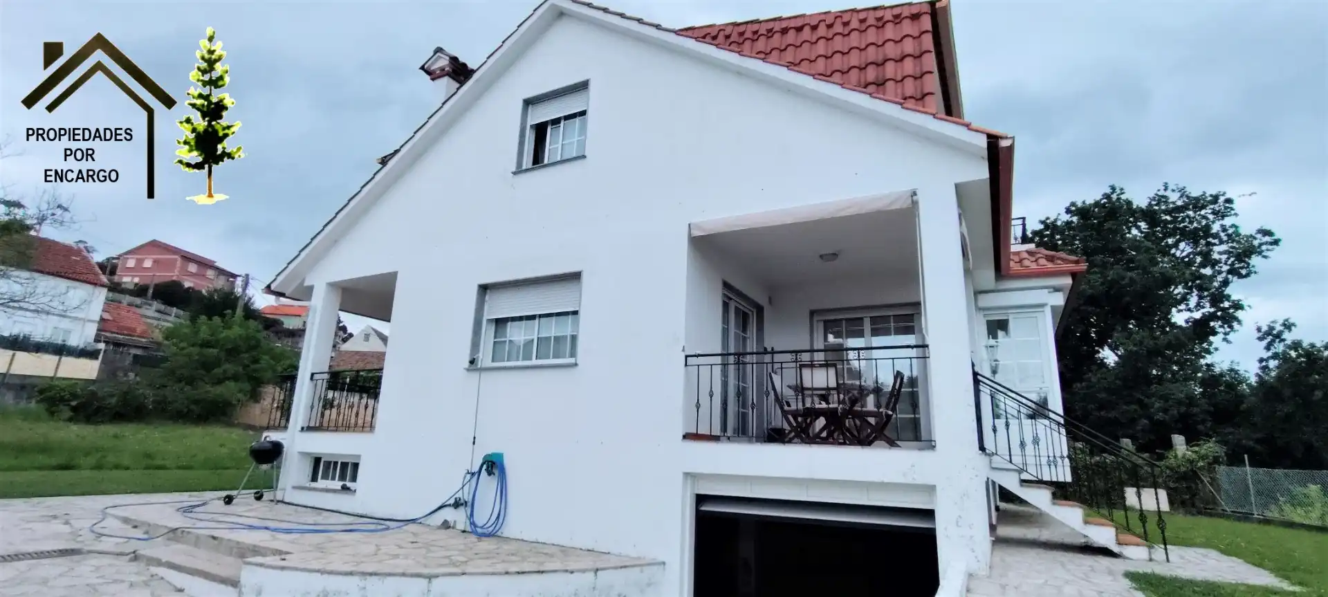 Vista exterior de Casa o xalet en venda en Moaña amb Calefacció, Jardí privat i Terrassa