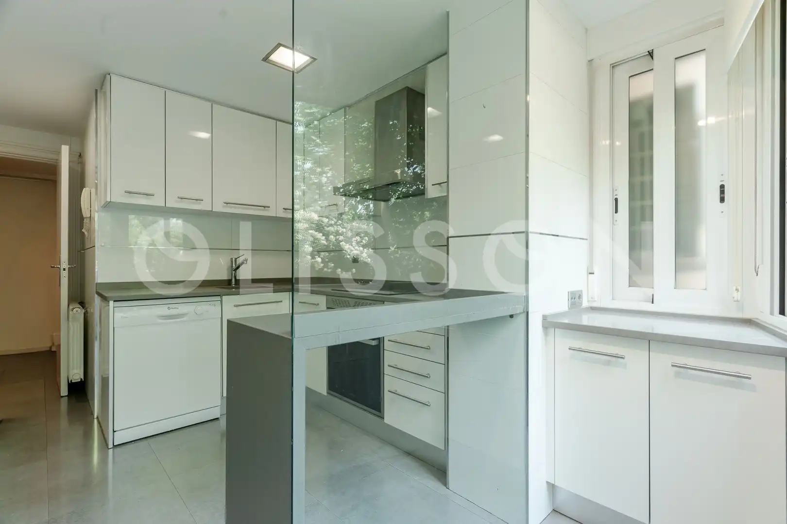 Cocina de Dúplex en venta en La Moraleja con Aire acondicionado, Calefacción y Jardín privado