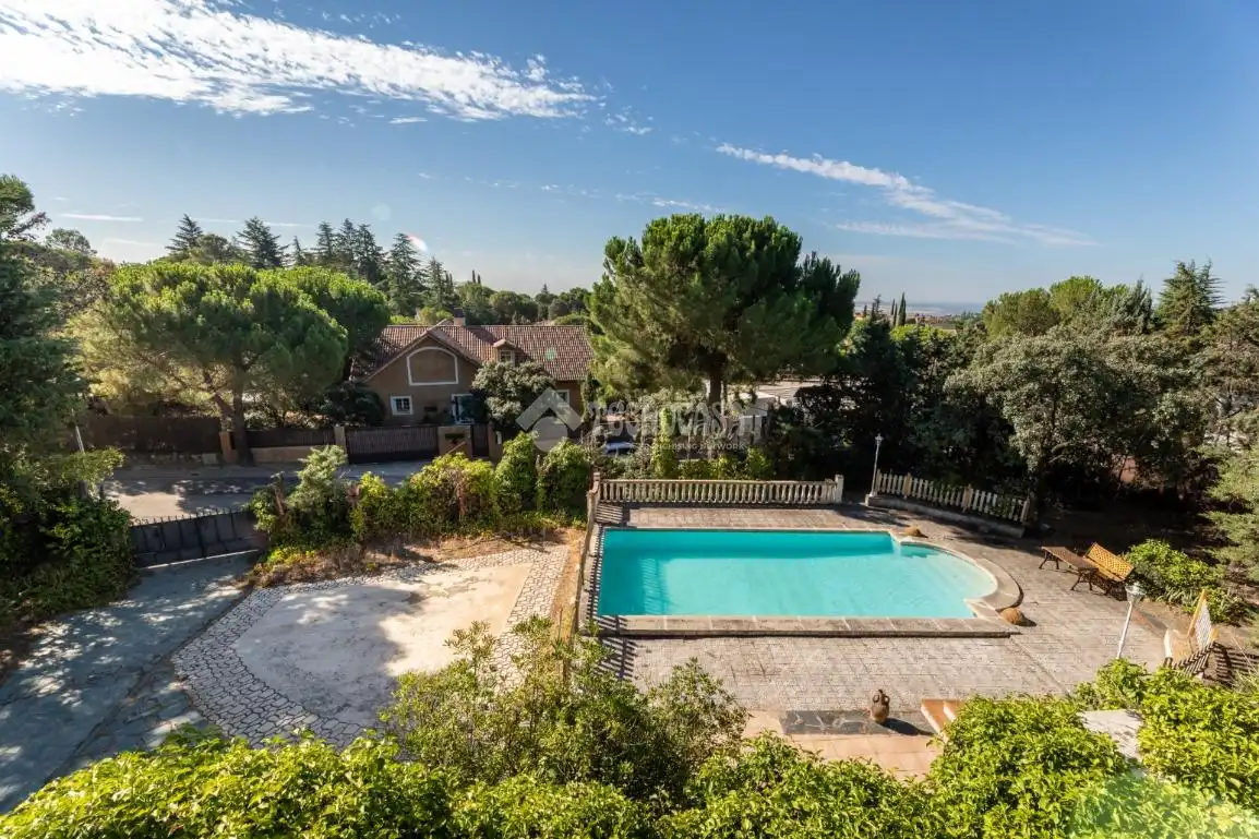 Außenansicht von Haus oder Chalet zum Verkauf in Torrelodones mit Heizung, Privatgarten und Terrasse