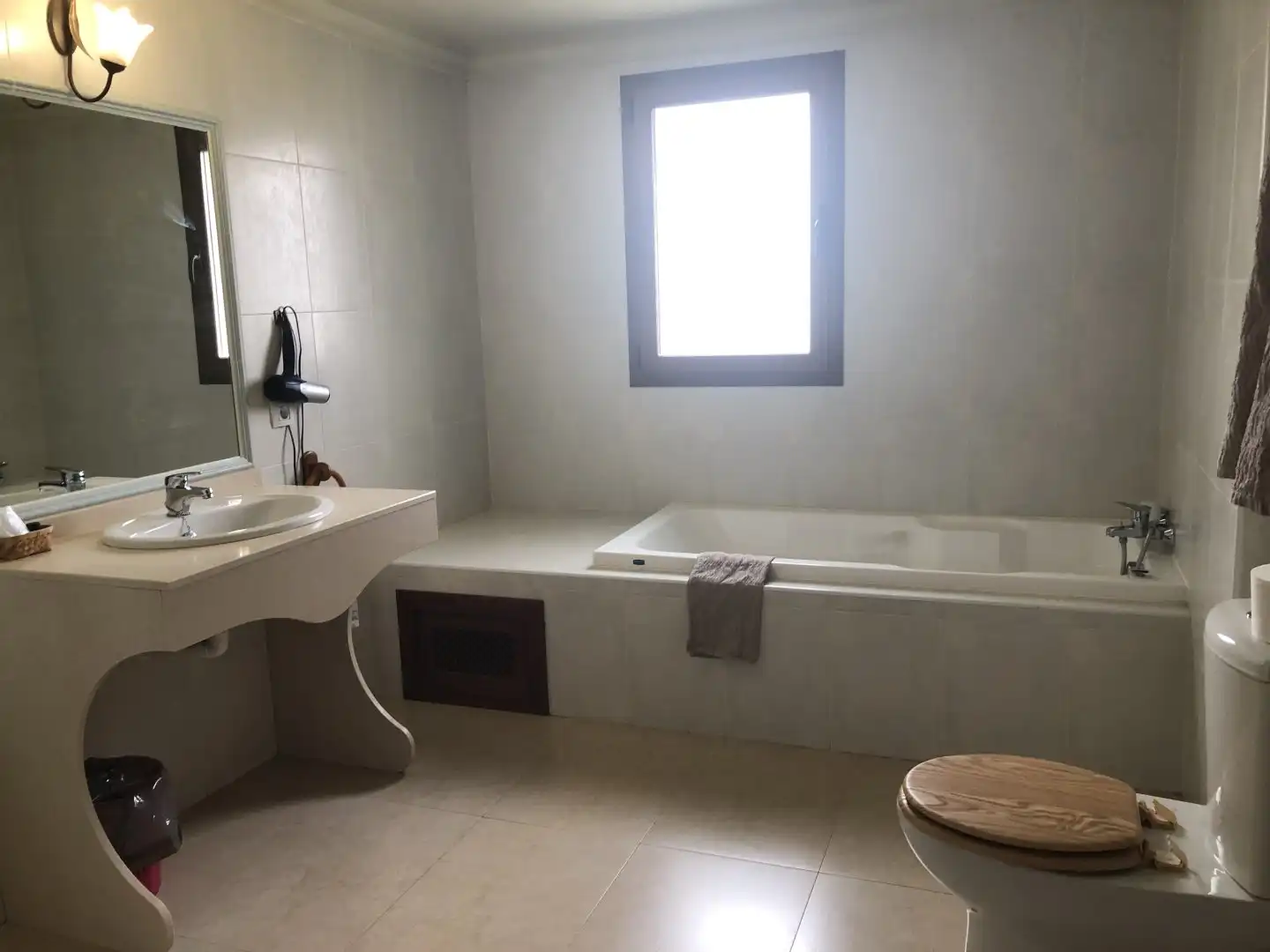 Bany de Edifici en venda en Torrecaballeros