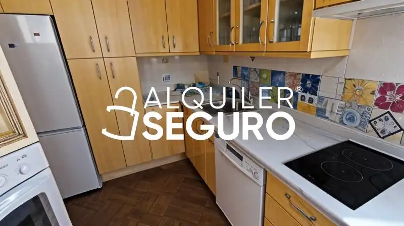 Cuina de Pis de lloguer en Sevilla amb Aire condicionat