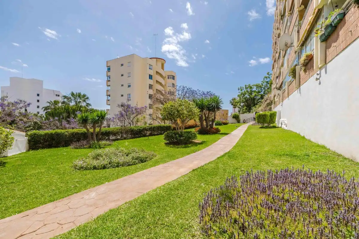 Vista exterior de Piso en venta en Torremolinos con Aire acondicionado, Calefacción y Jardín privado