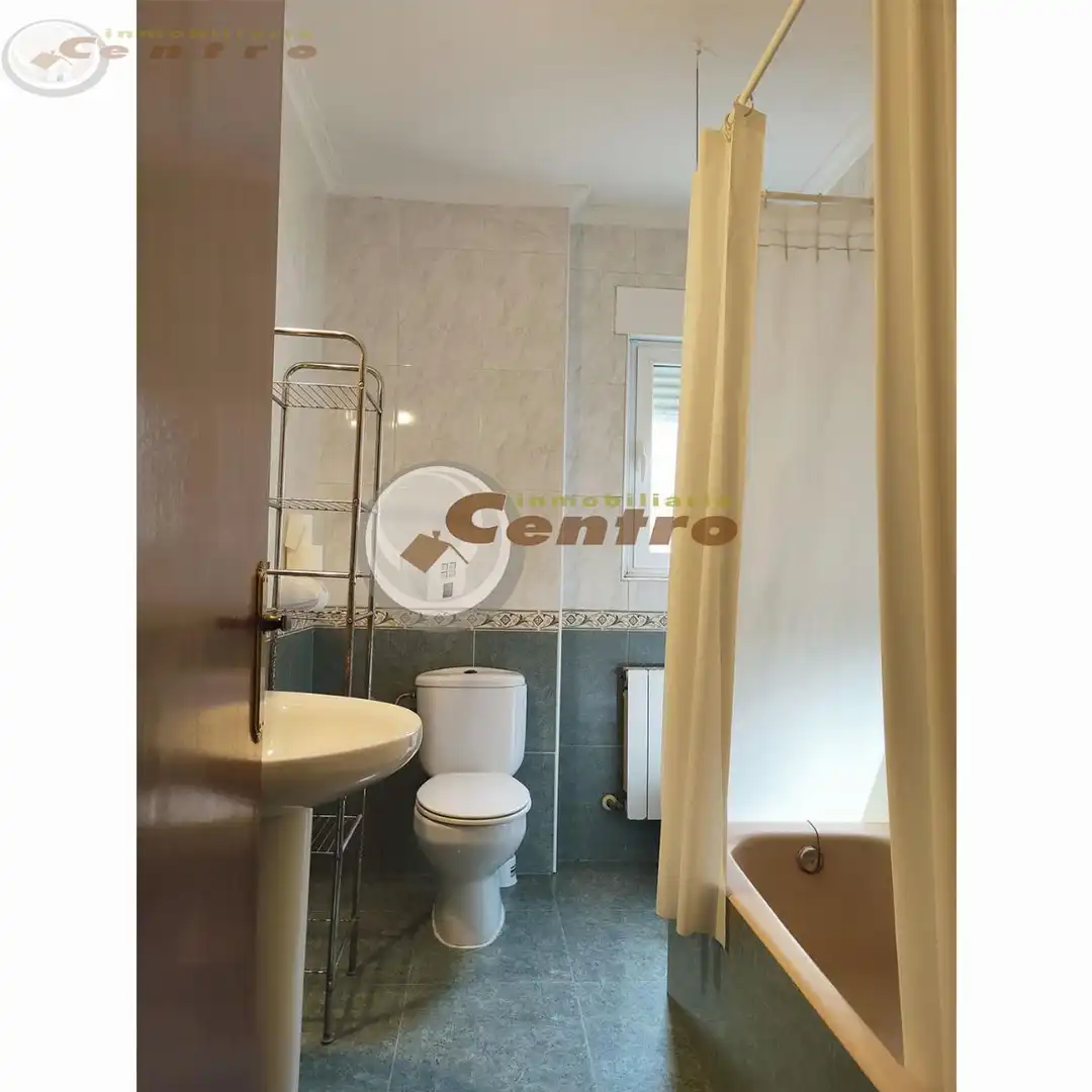 Flat for rent in antonio gotor, Parque Sur