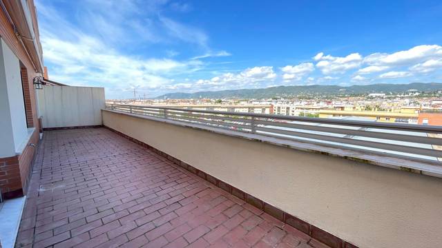 Piso en Venta en Santa Rosa - Valdeolleros