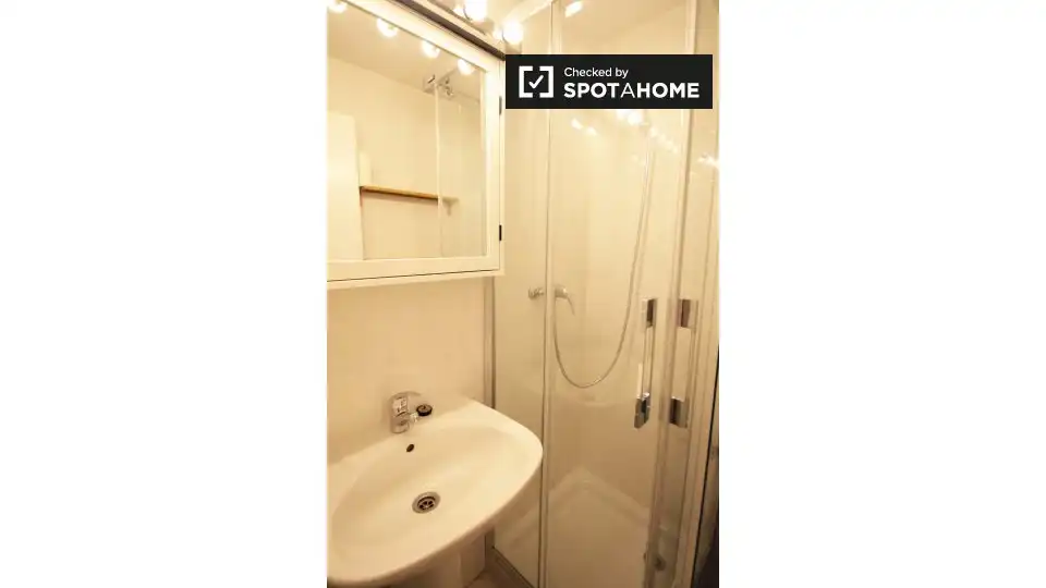 Baño de Piso de alquiler en Barcelona con Aire acondicionado, Calefacción y Amueblado