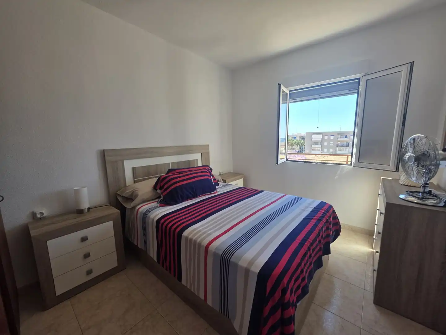 Habitación de Apartamento en venta en Santa Pola con Aire acondicionado, Terraza y Amueblado