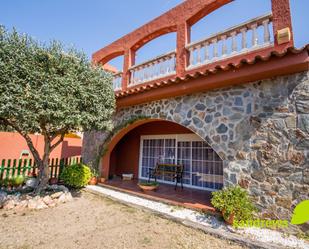 Vista exterior de Finca rústica en venda en Llers amb Piscina