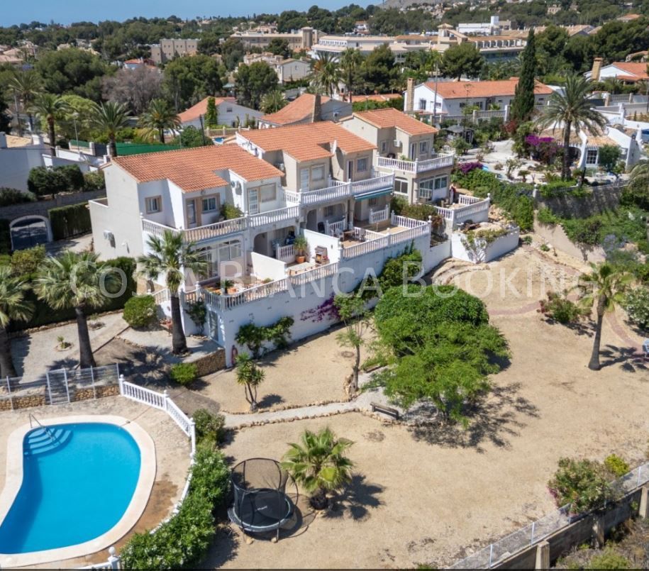 Vista exterior de Casa o xalet en venda en La Nucia amb Aire condicionat, Calefacció i Jardí privat