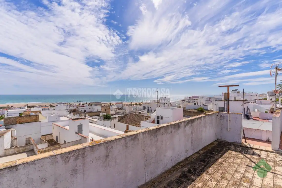 Vista exterior de Edificio en venta en Conil de la Frontera