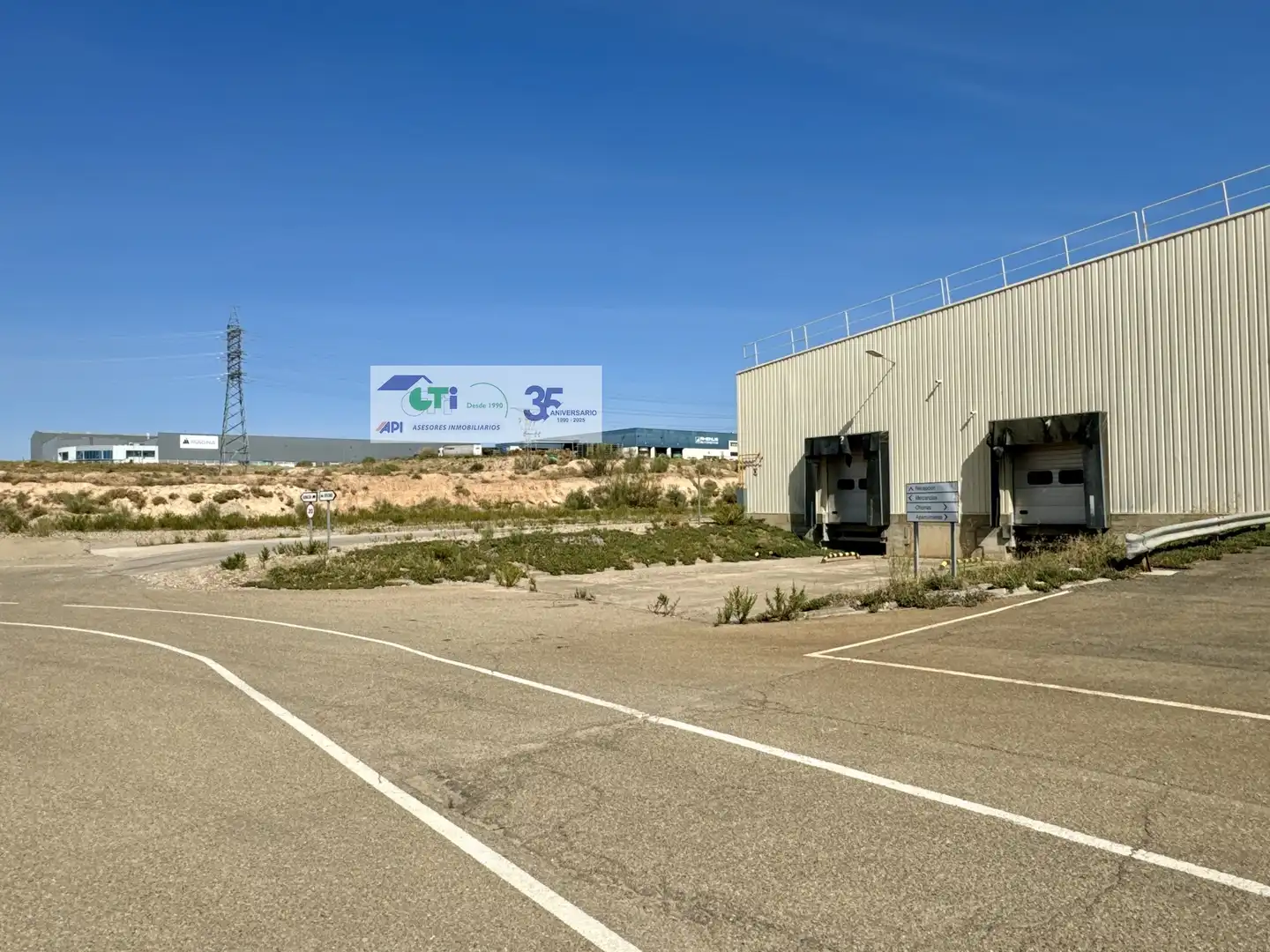 Vista exterior de Nave industrial de alquiler en Pedrola