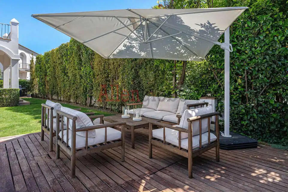 Terrassa de Casa o xalet en venda en Estepona amb Aire condicionat, Calefacció i Jardí privat