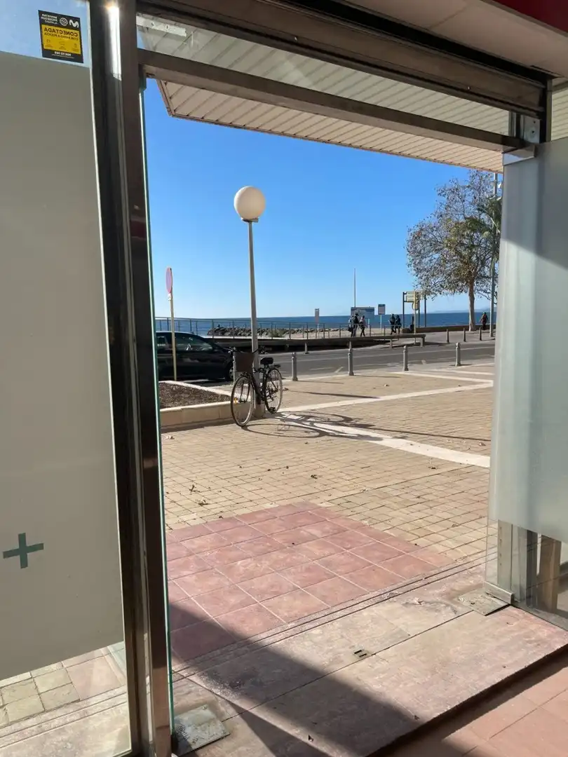 Vista exterior de Local de alquiler en Cambrils con Terraza