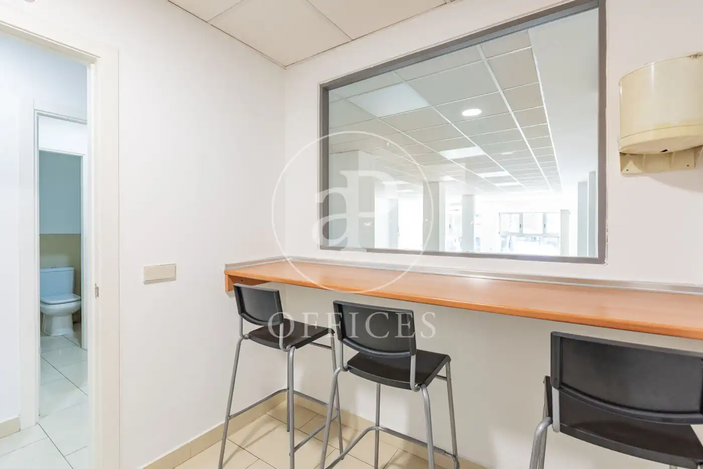 Office for rent in Madrid  with Air Conditioner