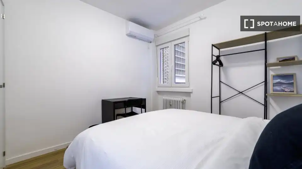 Habitación de Piso de alquiler en Madrid con Aire acondicionado, Calefacción y Amueblado