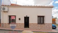 Vista exterior de Pis en venda en Fuente de Piedra amb Aire condicionat, Calefacció i Terrassa