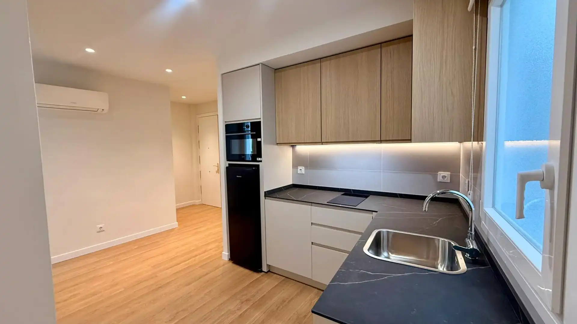 Kitchen of Flat for sale in  Madrid Capital  with Air Conditioner, Heating and Washing machine