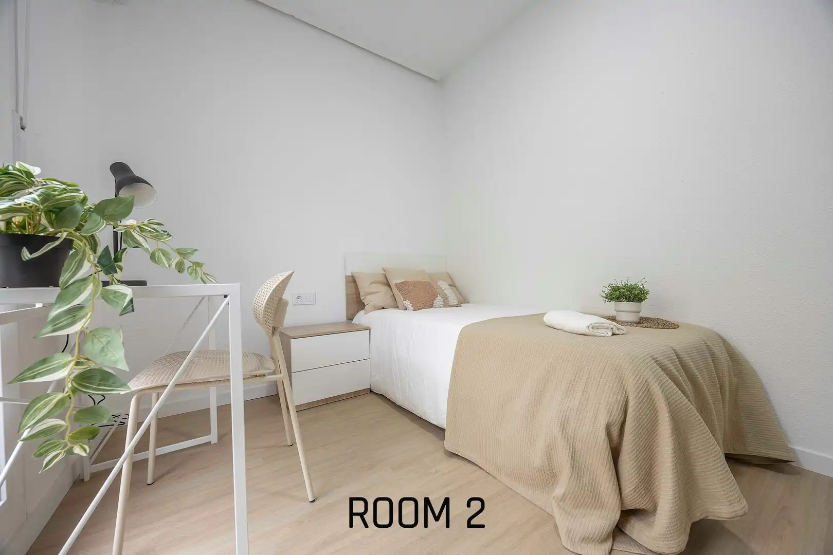 Bedroom of Flat for share in Valencia  with Air Conditioner, Heating and Furnished