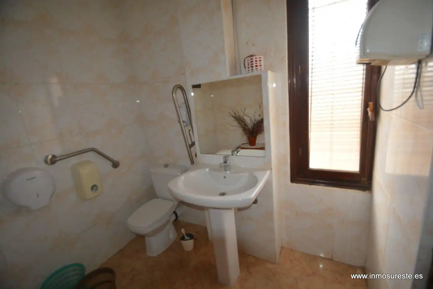 Badezimmer von Geschaftsraum zum Verkauf in Jacarilla