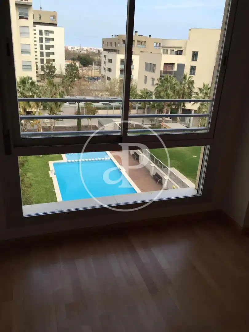 Piscina de Pis de lloguer en Valencia amb Aire condicionat, Calefacció i Jardí privat