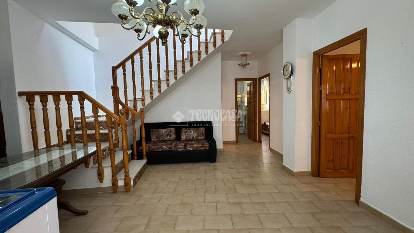 Einfamilien-Reihenhaus zum Verkauf in Motril mit Terrasse