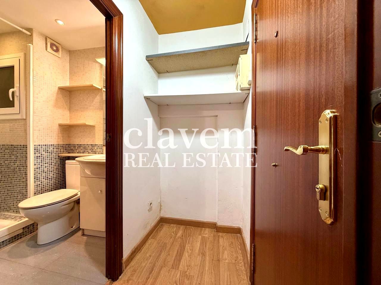 Planta baja for sale in  Barcelona Capital  with Air Conditioner and Furnished