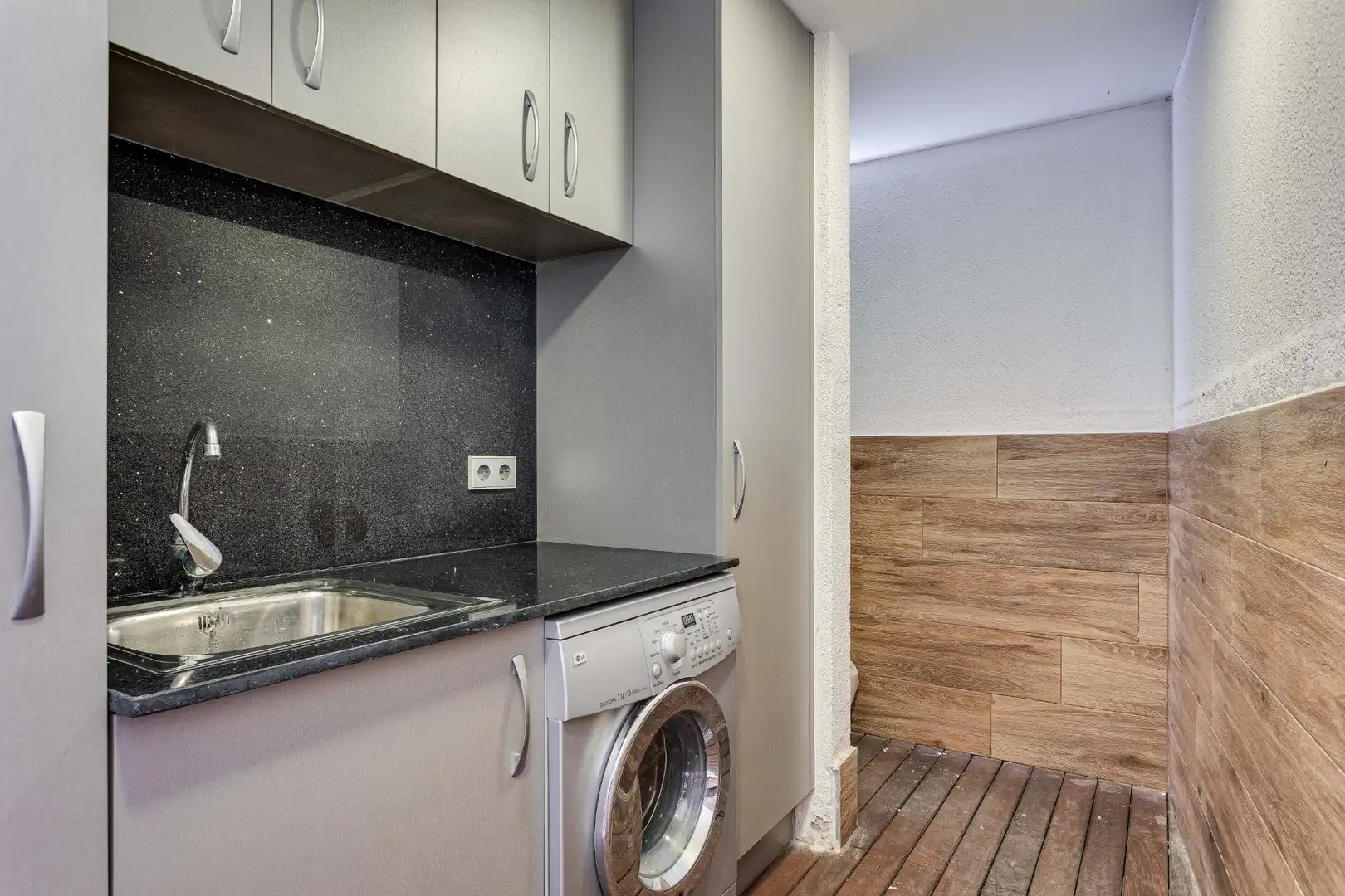 Cocina de Casa adosada en venta en Barcelona con Aire acondicionado, Calefacción y Jardín privado