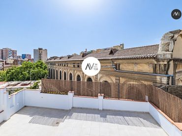 Apartament amb balcó en venda a Carrer JOCS FLORALS