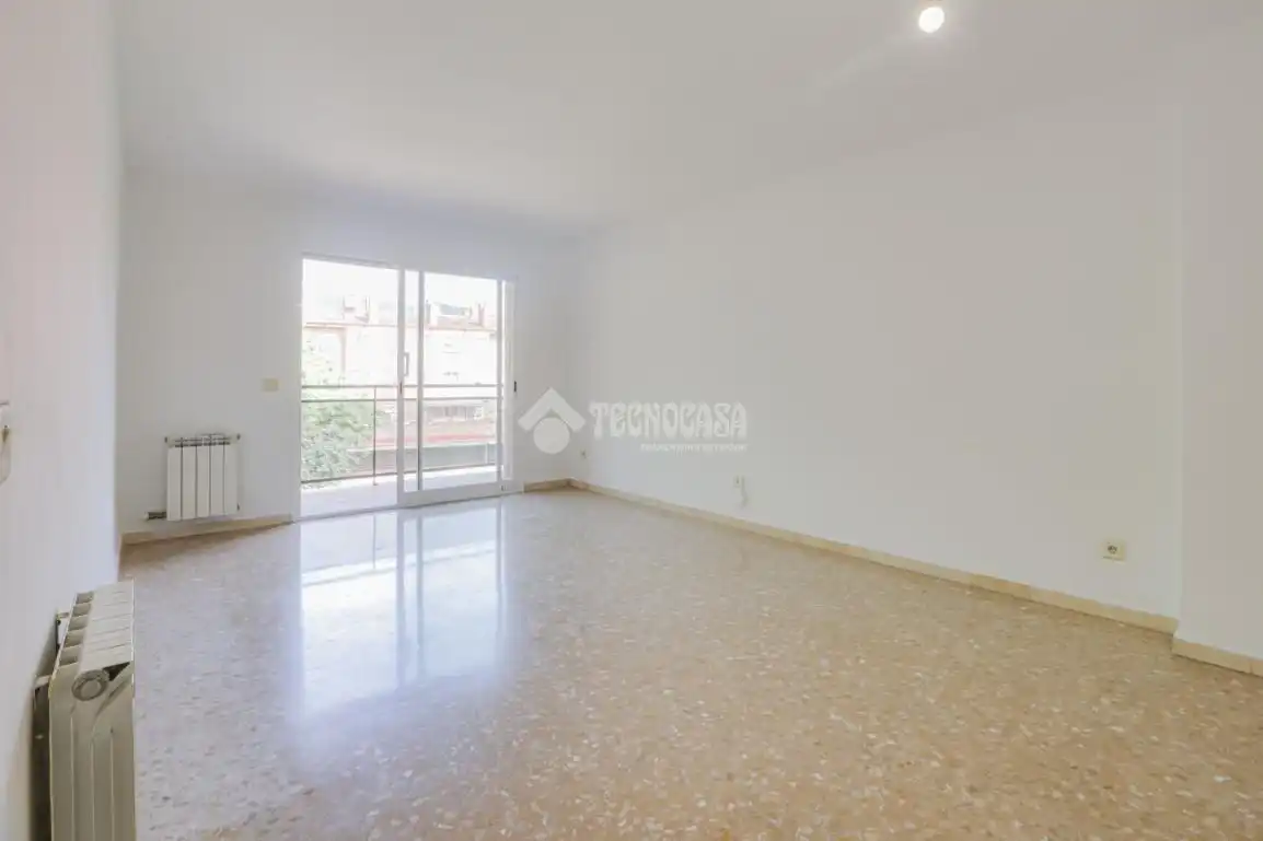 Sala d'estar de Pis en venda en Montcada i Reixac amb Terrassa i Balcó