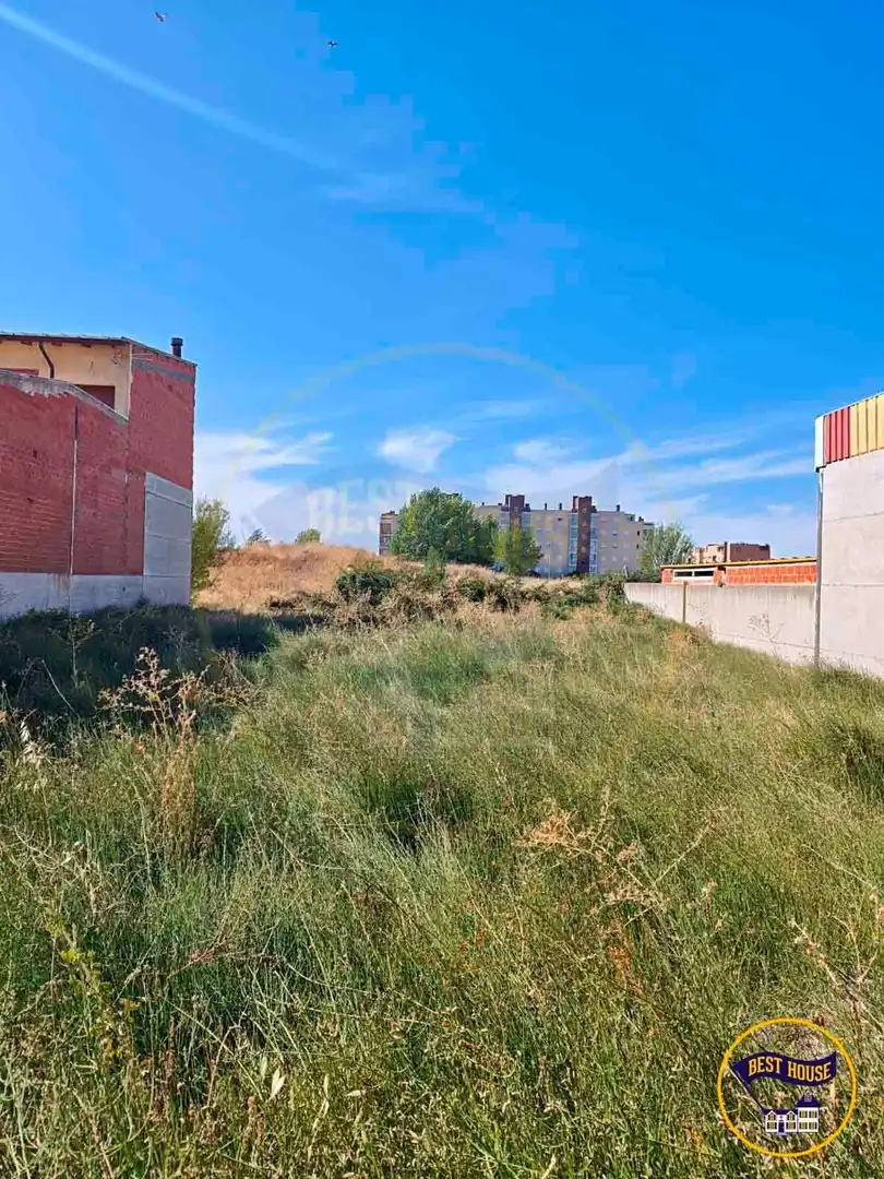 Residential zur Miete in Reyes Católicos - Paseo San Antonio
