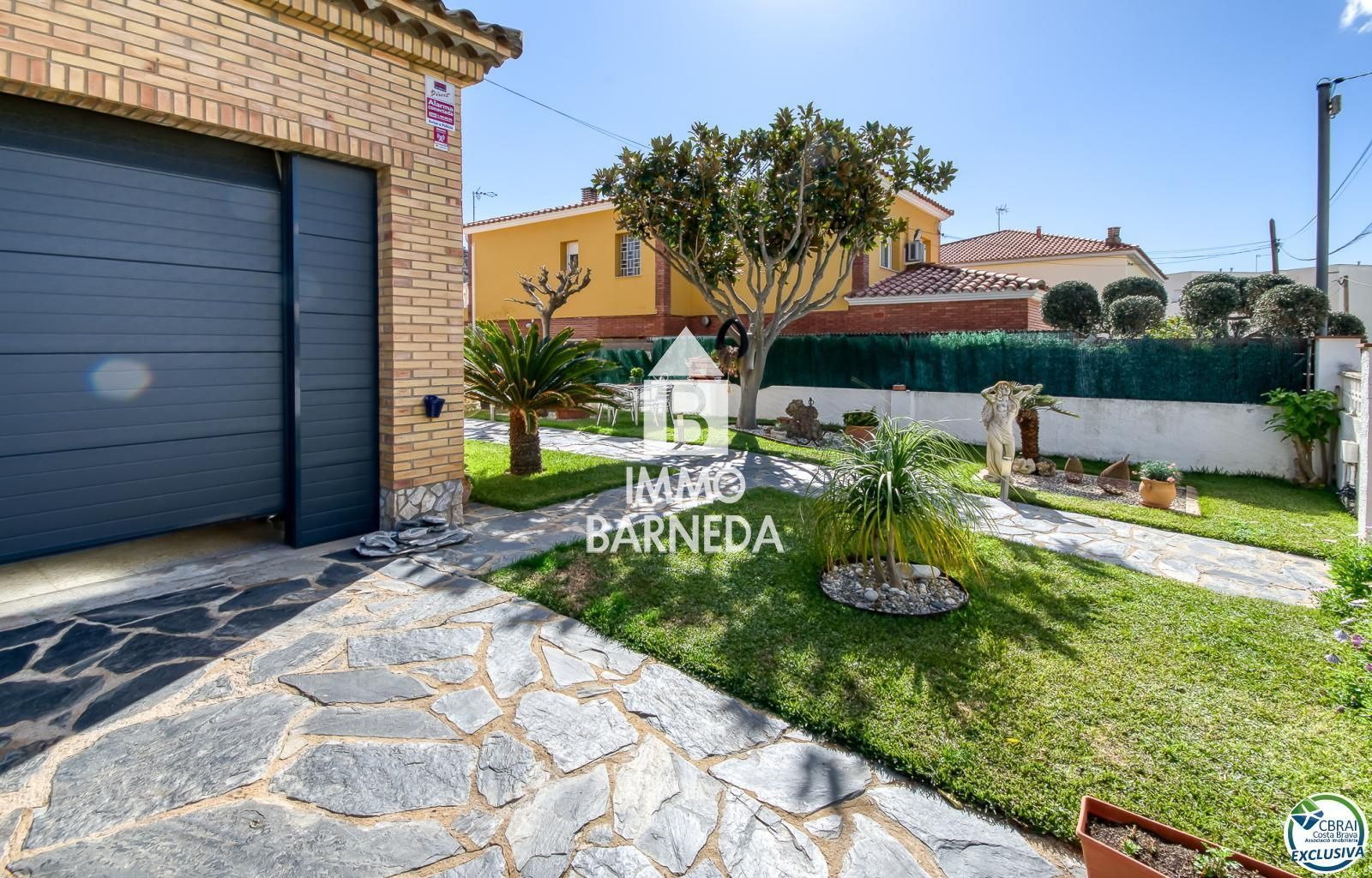 Garden of House or chalet for sale in Roses  with Air Conditioner, Heating and Private garden