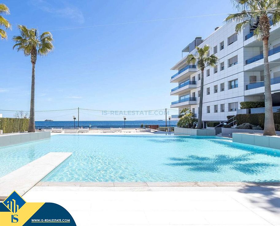 Piscina de Ático en venta en Eivissa con Terraza, Amueblado y Piscina comunitaria