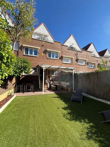 Casa-chalet en Venta en Estación