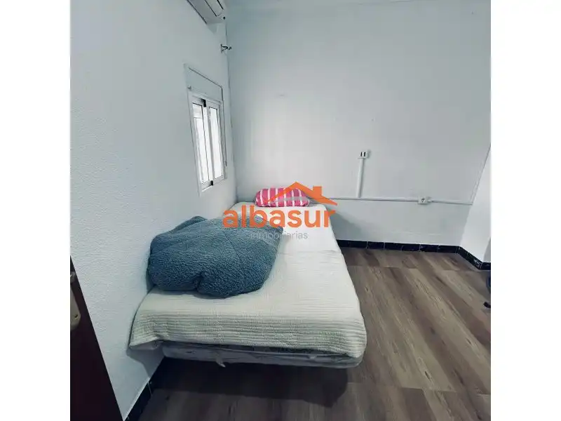 Dormitori de Casa o xalet en venda en Fernán-Núñez amb Aire condicionat, Terrassa i Moblat