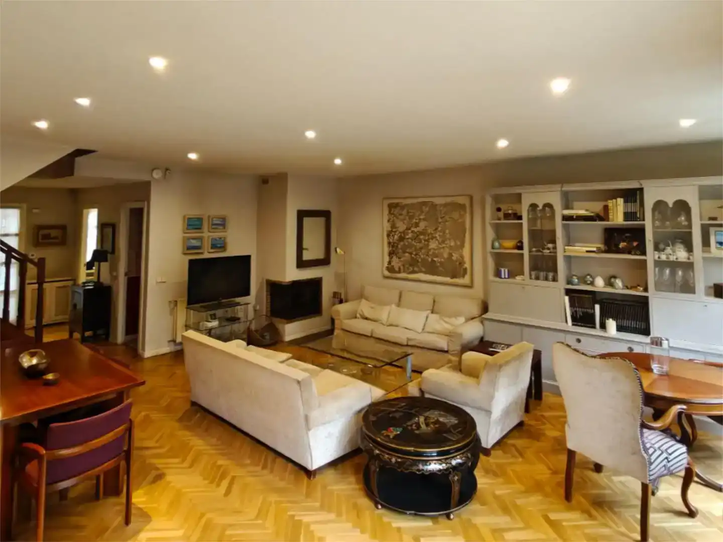 Sala d'estar de Casa adosada en venda en  Madrid Capital amb Aire condicionat
