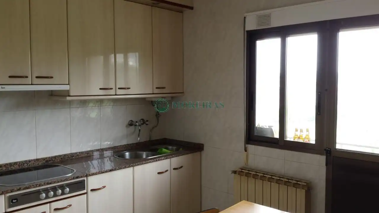 Cocina de Casa o chalet en venta en Ourense Capital  con Calefacción y Jardín privado